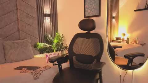 anya online show from November 17, 7:58 pm