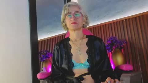 Miss Monserrate online show from April 17, 1:13 pm