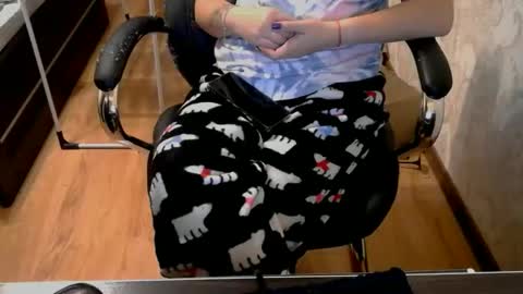 1your_hot_girls online show from October 24, 7:32 pm