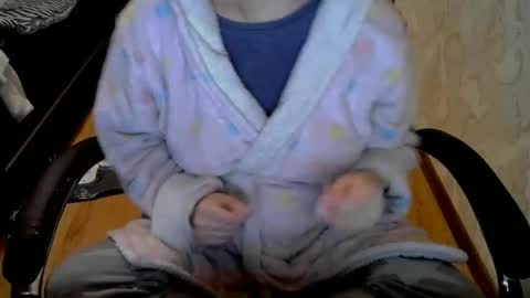 1your_hot_girls online show from December 9, 4:47 pm