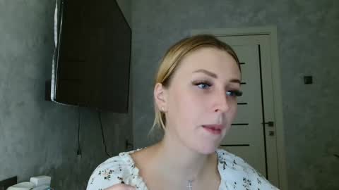 7melania online show from September 20, 5:33 pm