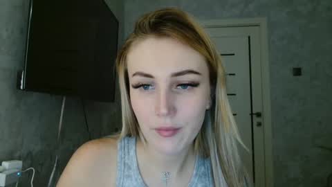 7melania online show from September 24, 7:24 pm