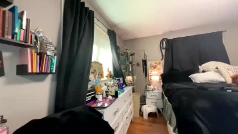 That girl online show from November 8, 9:53 pm