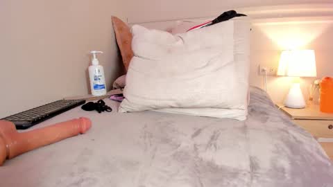 Snapshot of _aleja_x chatting on October 11, 3:37 pm _aleja_x online show from October 11, 3:37 pm