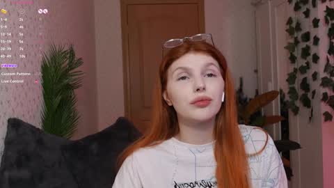 Snapshot of _aleksa chatting on December 14, 6:56 am Alexa online show from December 14, 6:56 am