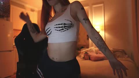 _alice_meyss_ online show from November 26, 9:43 am