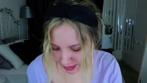 _amymoore_ online show from February 14, 2:02 am