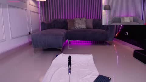 Ana online show from February 3, 8:01 pm