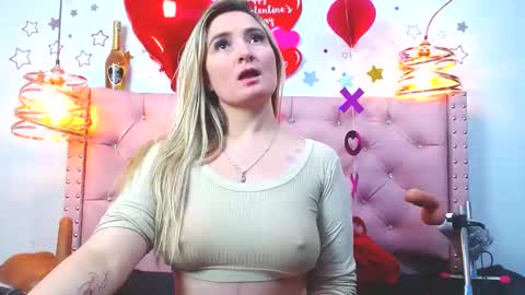 Snapshot of _antonella_11 chatting on February 16, 12:43 am _antonella_11 online show from February 16, 12:43 am