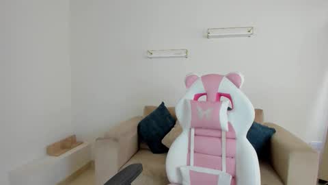    online show from November 19, 12:27 pm