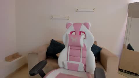    online show from November 22, 4:31 pm