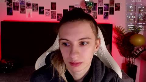 _ash_leyy_ online show from January 10, 1:43 am