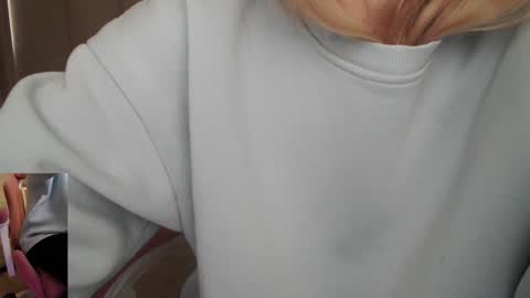 Ashlee Bond online show from December 4, 8:38 am