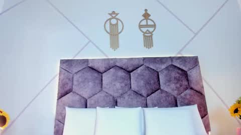 _aurora_collins_ online show from October 25, 1:08 pm