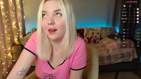 Snapshot of _blonde_barbie_ chatting on January 10, 8:15 pm Elizabeth online show from January 10, 8:15 pm