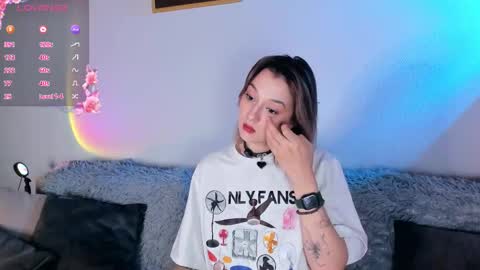 Snapshot of _ccrystaa_ chatting on October 9, 7:01 am Christina Chris online show from October 9, 7:01 am