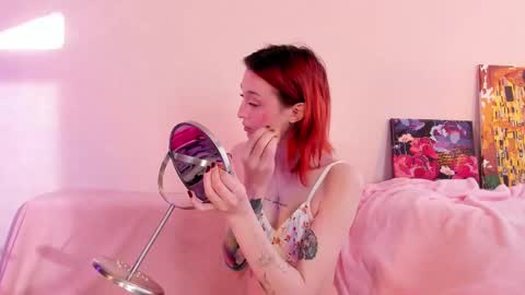 Snapshot of _ccrystaa_ chatting on February 17, 5:14 am Christina Chris online show from February 17, 5:14 am