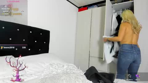 Bella  online show from October 30, 10:55 pm