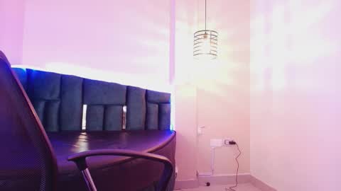 Emily  online show from November 8, 12:10 pm