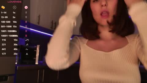 _esmeraldiyaa_ online show from November 8, 9:20 pm