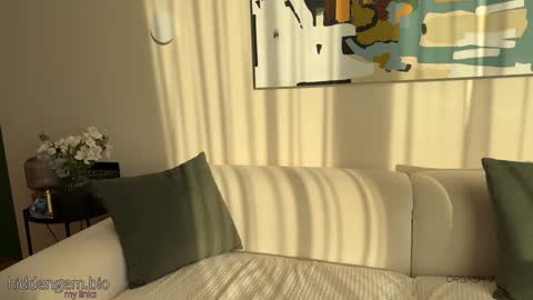 Laura online show from November 7, 11:49 am