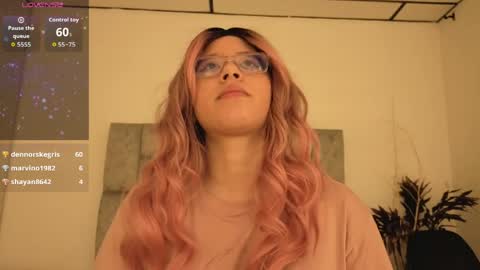 Waifu Izumi  online show from April 11, 7:45 am