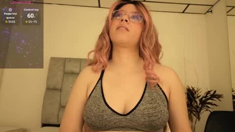 Waifu Izumi  online show from April 8, 4:14 am