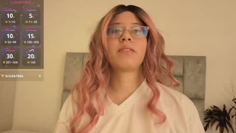 Waifu Izumi  online show from April 17, 4:36 am