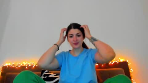 Snapshot of _just_a_simple_girl chatting on February 25, 11:32 am _just_a_simple_girl online show from February 25, 11:32 am
