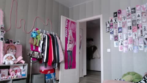 katemiller online show from April 5, 5:17 am