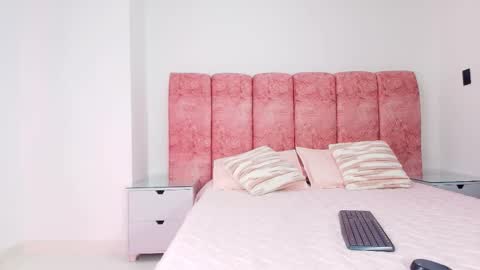 Kendall online show from December 17, 12:09 pm