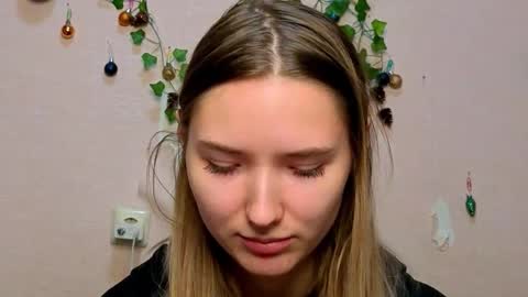 _kikiclark_ online show from February 1, 9:02 pm