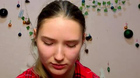 _kikiclark_ online show from February 12, 8:54 pm