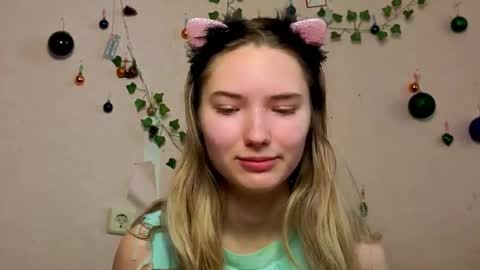 _kikiclark_ online show from February 14, 9:22 am