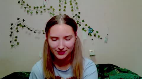 _kikiclark_ online show from November 23, 8:54 pm