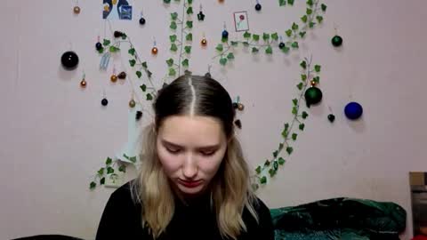 _kikiclark_ online show from January 8, 8:57 pm