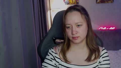 _lalune_ online show from November 6, 2:01 pm