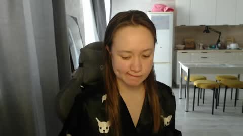 _lalune_ online show from March 19, 6:40 am