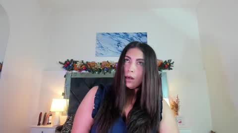 Lauralove online show from December 30, 7:00 pm