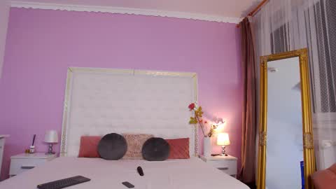 Lena Paul online show from February 18, 5:06 am