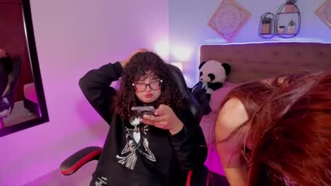 Liily online show from November 22, 9:06 pm