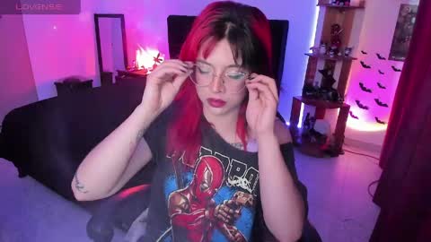 Queen.  Help me reach 100 thumbs up  online show from April 23, 10:56 pm