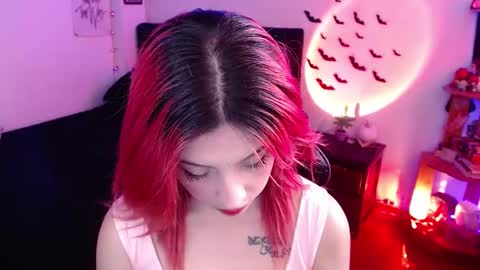 Queen.  Help me reach 100 thumbs up  online show from March 3, 8:39 pm