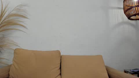 Snapshot of _luna_dupont_ chatting on December 17, 11:49 am  Luna  online show from December 17, 11:49 am