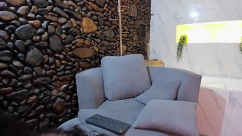 Snapshot of _luna_dupont_ chatting on December 3, 12:05 pm  Luna  online show from December 3, 12:05 pm