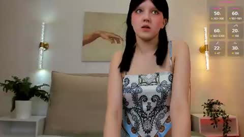 _luny_ online show from June 11, 8:22 am