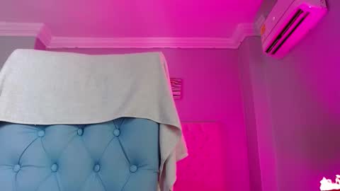 Paula online show from December 3, 11:45 am