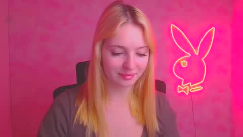 Melanie online show from November 17, 1:01 pm