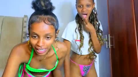 Mimi online show from February 25, 1:53 pm