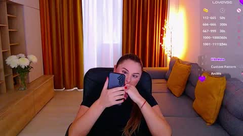 Snapshot of _miss_mia chatting on October 21, 9:24 am Mia online show from October 21, 9:24 am